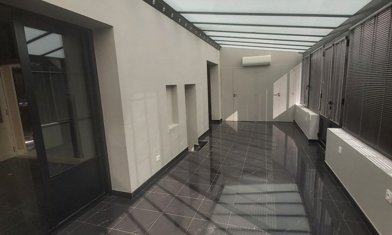 VILLA AVEC DEPENDANCE A LOUER A L'ANNEE